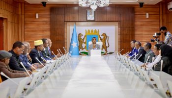 Ra'iisul wasaare Xamsa oo kulanka shir-guddoominaya.